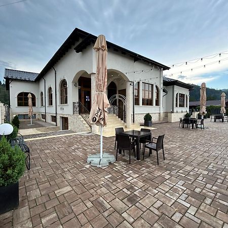 Complex Zeus Hotel Leresti Exterior photo